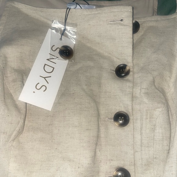 Chic Women's Cream Dress with Black Buttons - Picture 4 of 6